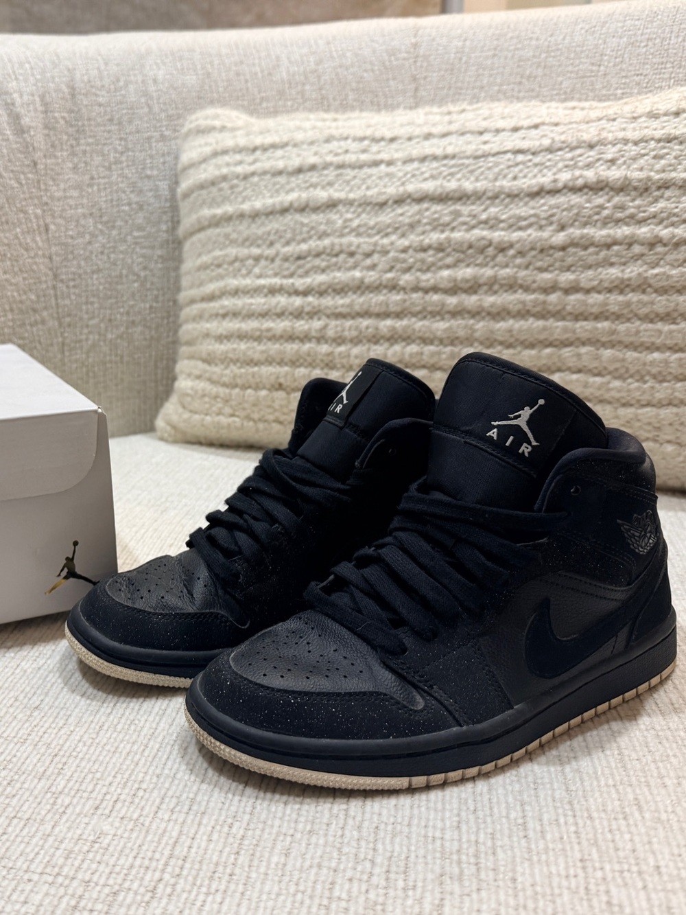 Nike Air Jordan 1 Mid Black Glitter Sneakers Women’s 6.5 / Y